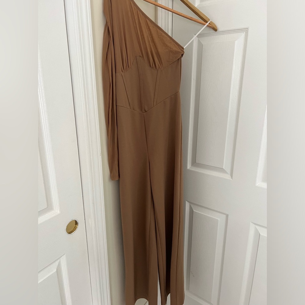 Jumpsuit beige so sexy!